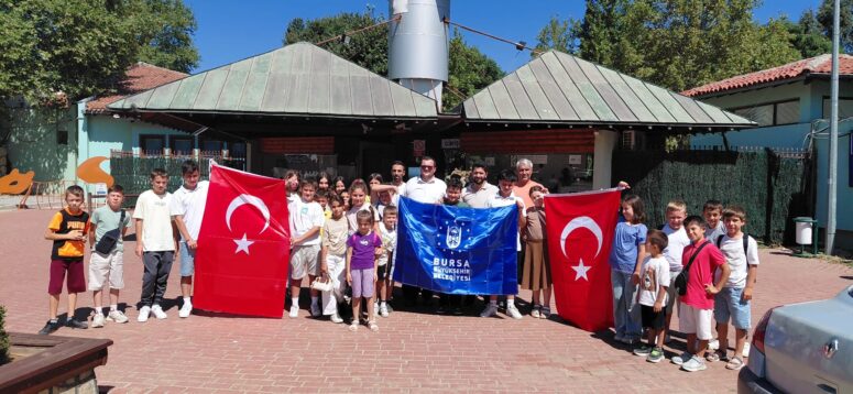 “Bursa’da Çocukların Yüzünü Güldüren Başkan: Mustafa Bozbey – Gülümseyin, Bursadasınız!”