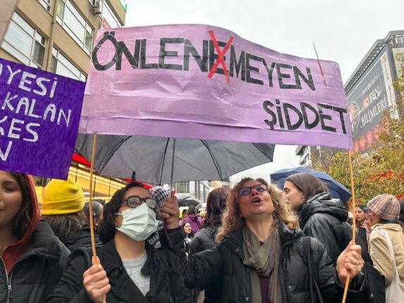 Kadın Cinayetleri Siyasaldır – Sessizliğe Karşı Güçlü Bir Kadın Çığlığı