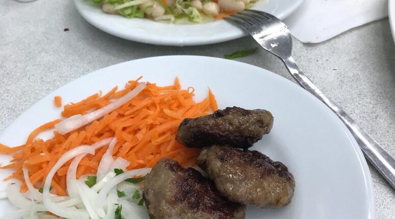 “ÜÇ KÖFTE” İVAZPAŞA ÇARŞISI’NDA SİZLERİ BEKLİYOR..!!