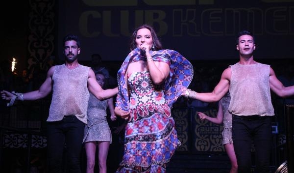 Demet Akalın Kemer’de Unutulmaz Bir Geceye İmza Attı