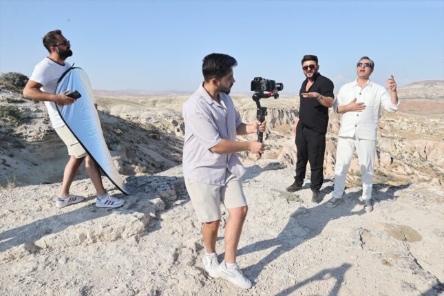 ERKEK DÜETLER YARIŞIYOR