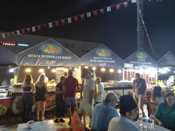 Muratpaşa Belediyesi’nin “Yöreler ve Renkler Festivali”nde Anlamlı Buluşma