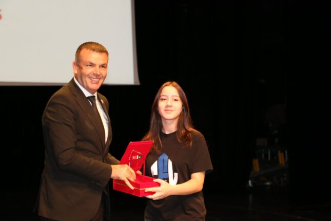 TÜMKİAD’dan Eğitime Destek: Başarılı Öğrencilere Anlamlı Ödül