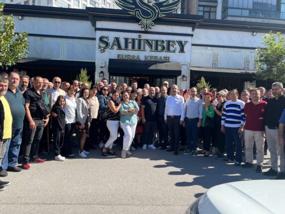 İsmet Karaca Sahneye Geri Döndü: Osmangazi’de Kongre Öncesi Siyaset Kızıştı