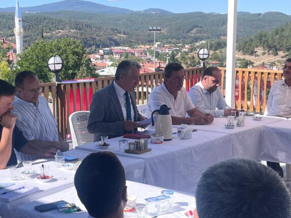 Başkan Arıkan, Muhtarlarla Teras Kantin Kafe’de Buluştu: “Yol Haritamızı Gözden Geçirdik”