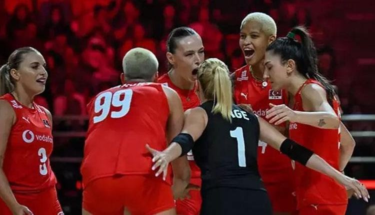 “YAPRAK DÖKER  BİR YANIMIZ, BİR YANIMIZ BAHAR BAHÇE “