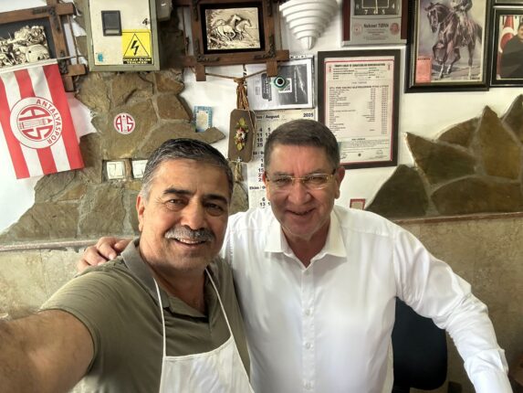 Antalya esnaf camiasında dayanışma rüzgarı esiyor.