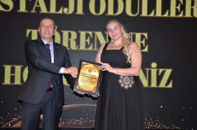 Antalya’da Nostalji Ödülleri’nde Selen Gülkokan’a Ödül Heyecanı
