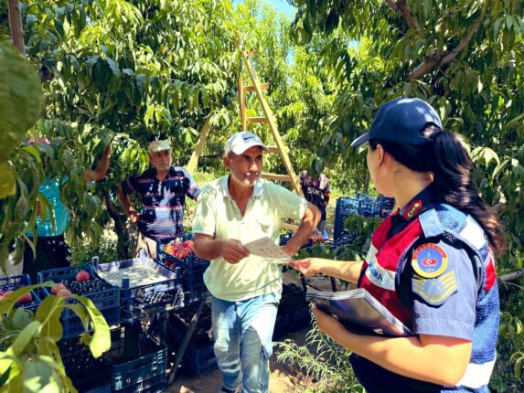 Bursa İl Jandarma Komutanlığı’ndan Mustafakemalpaşa’da Aile İçi Şiddetle Mücadele Bilgilendirme Faaliyeti