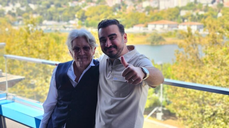 Berkay Tulpar, Hollywood Yıldızı Eric Roberts’ı Yapay Zekâ Destekli Saç Ekimi Teknolojisi FAIR ile Ağırladı