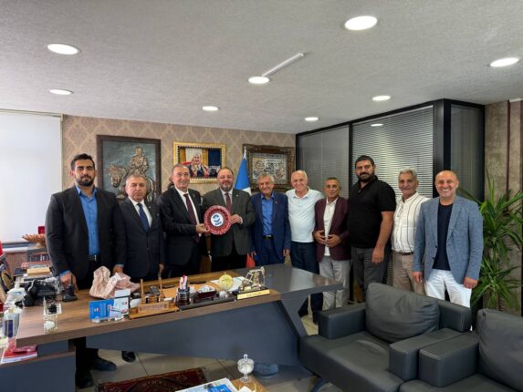 ABP ve SES Partisi Liderlerinden Anlamlı Buluşma: “Güçlü Bir Türkiye İçin Birlikte Yürüyeceğiz”