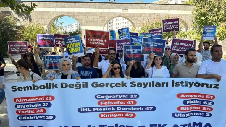 Diyarbakır’da Öğretmenlerden Çığlık: “Adil Ek Atama Gelene Kadar Durmayacağız!”
