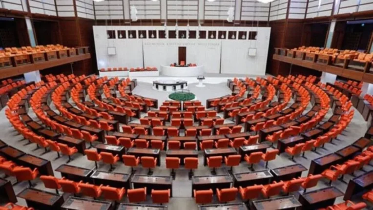 Alper Özüpak’tan Sert Çıkış: “Siyasi Ahlak Yasası Neden Hâlâ Yok?”