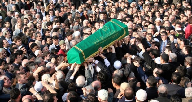 “IŞIKLAR İÇİNDE UYU” MU, “ALLAH RAHMET EYLESİN” Mİ?