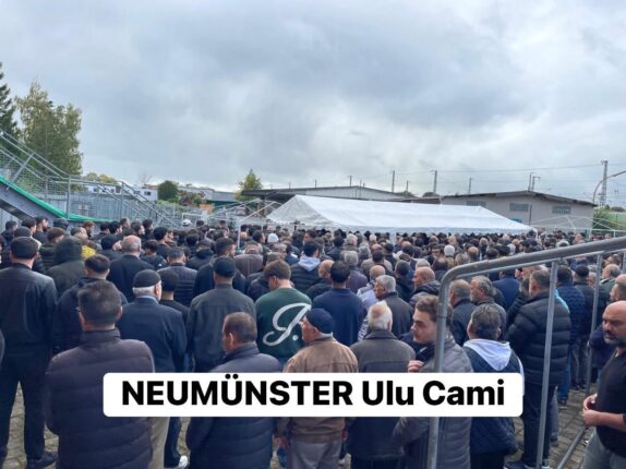 NEUMÜNSTER’DE HAYATINI KAYBEDEN TURAN KUŞÇU GÖZYAŞLARIYLA UĞURLANDI