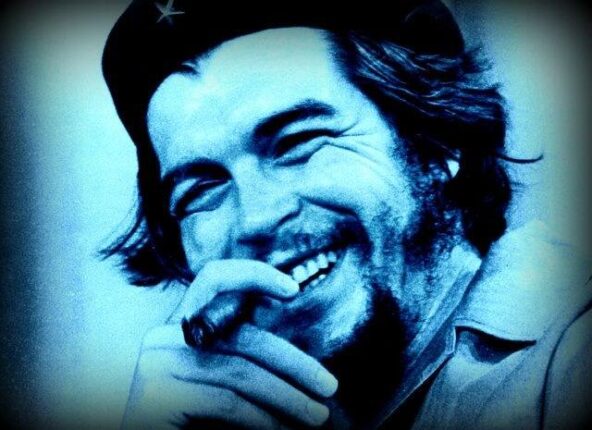 TÜM DÜNYADA ÖLÜMSÜZ OLAN VE ÖZLENEN CHE GUEVARA SAYGIYLA ANILIYOR.