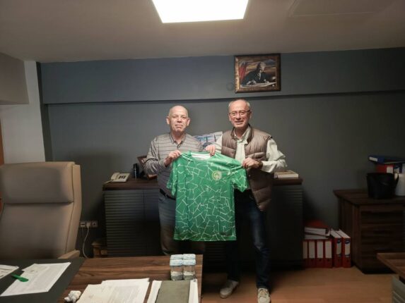 Salih Fındıkkaya’ya Sürpriz Ziyaret: Osman Uçar’dan Anlamlı Hediye