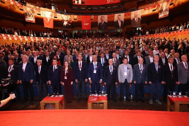 ÜLKEMİZDE VE KIBRISTA YAPILAN SEÇİMLER DESPOTİZME VE TEK ADAM CUNTASINA MİLLİ İRADENİN TEPKİSİ VE DEMOKRASİYE SAHİP ÇIKMASIDIR.