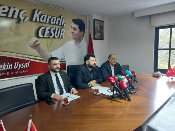 Bursa’da Cumhuriyet Bayramı Kutlamaları ve Siyasi Eleştiriler: 3 Parti Ortak Açıklama Yaptı