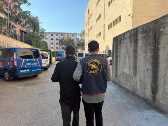 UYUŞTURUCU TİCARETİNDEN ARANAN HÜKÜMLÜ YILDIRIM’DA YAKALANDI!