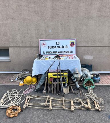 Kestel Kayacık’ta Kaçak Kazıya Suçüstü! 9 Şüpheli Gözaltında