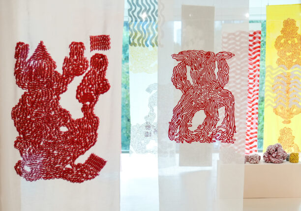 Damla Yücebaş’ın “Yürüyüşler” Sergisi 2 Kasım’a dek Decollage Art Space’te Devam Ediyor