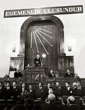 “Eksik Açılan Meclis ve Duvarlarda Asılı Egemenlik”