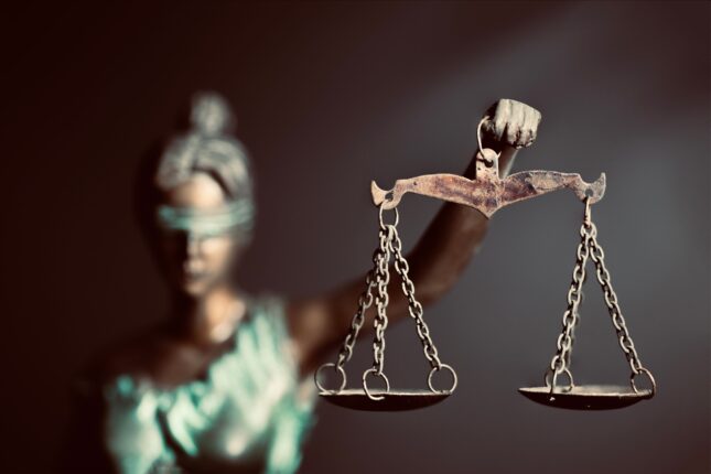 “Gerçek itibar, lüks harcamalarla değil; hukuk, adalet ve özgürlükle sağlanır.”