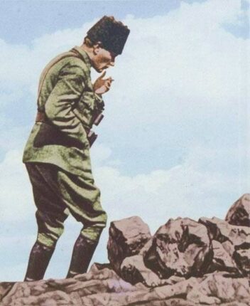 MUSTAFA KEMAL ATATÜRK,  YOLUNDA ÖLÜR ANCAK DEVRİMLERİNDEN, EMANETİNDEN ASLA VAZGEÇMEYİZ.