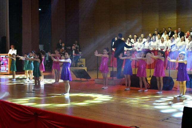 CUMHURİYET KONSERİ’NDE DANS VE MÜZİĞİN BULUŞMASI