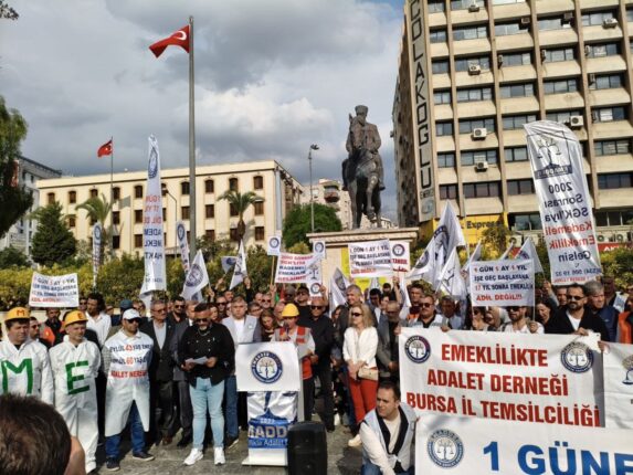 “Bu mücadele geri adım atmaz, susmaz, durmaz!”