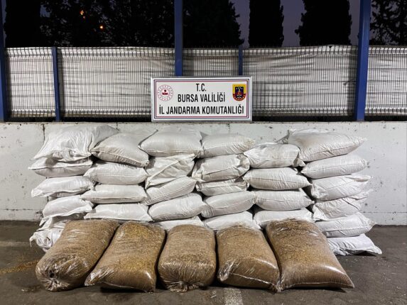 BURSA’DA KAÇAK TÜTÜN OPERASYONU: JANDARMADAN BÜYÜK DARBE!