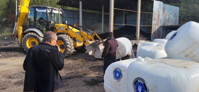 Bursa Büyükşehir Belediyesi’nden Kelesli Çiftçilere Ücretsiz Silaj Desteği
