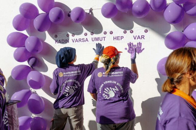 ALANYA BELEDİYESİ’NDEN ANLAMLI ETKİNLİK: “MOR UMUTLA TEMİZ BİR ALANYA”