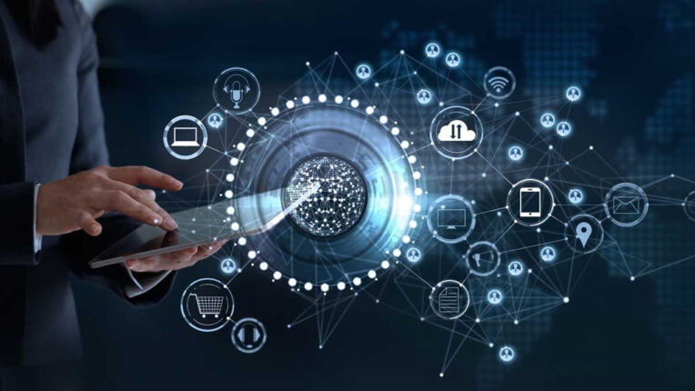 Yeni Teknolojileri İnsani ve Ahlak Değerlerimizi Düşünerek Takipçisi Olalım