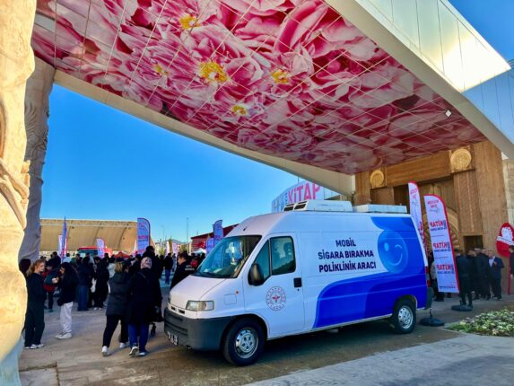 Isparta Kitap Fuarı’nda Sağlıklı Yaşam Mesajı: Sigaraya Karşı Mobil Mücadele