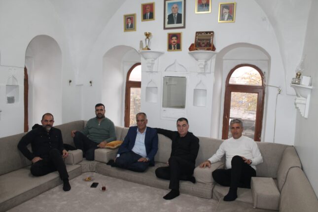 GERCÜŞ AK PARTİ İLÇE BAŞKANI İBRAHİM TORLAK VE İL ENCÜMENİ M. EMİN SOYVURAL’DAN HİSAR KÖYÜNE ANLAMLI ZİYARET