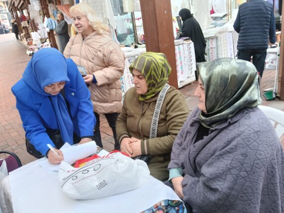 Kadınların Hayata Tutunma Çabalarına İYİ Destek