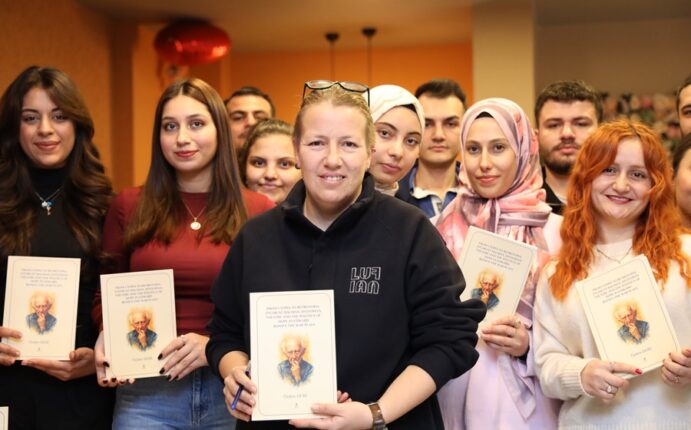 DR. ÖZDEN DERE’DEN YENİ KİTAP: “FROM UTOPİA TO RETROTOPİA”  ÖĞRENCİLERİ YALNIZ BIRAKMADI