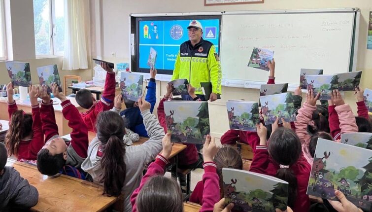 Mustafakemalpaşa’da Öğrencilere Trafik Bilinci Aşılanıyor