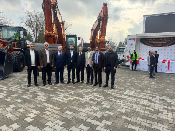 GERCÜŞ’E BÜYÜK KAZANIM: EKSAVATÖR TESLİMİYLE HİZMETTE YENİ BİR DÖNEM BAŞLADI