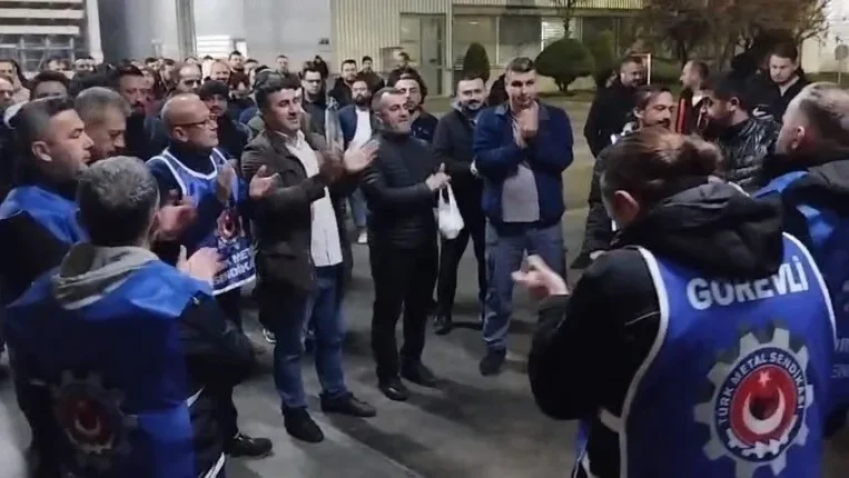 Bosch Fabrikası’nda Işıklı İsyan: İşçiler Taleplerini Yükseltti