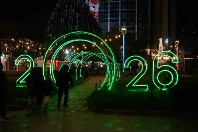 Ünlü İsimler 2026’ya Sahne Işıkları Altında Girdi