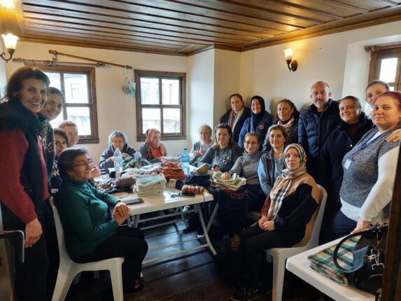 Gemlik Huzurevi’nde İyilik İlmek İlmek Örülüyor