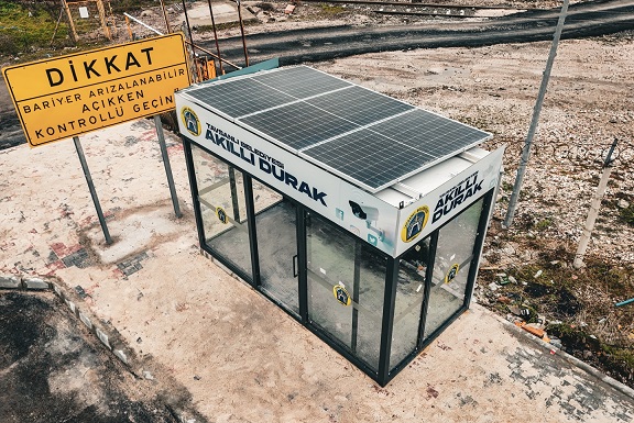 Kendi Enerjisini Üreten Akıllı Duraklar Hizmete Girdi