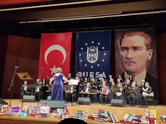 İhsaniye Mahallesi’nde Sanat ve Dayanışma Aynı Sahnedeydi