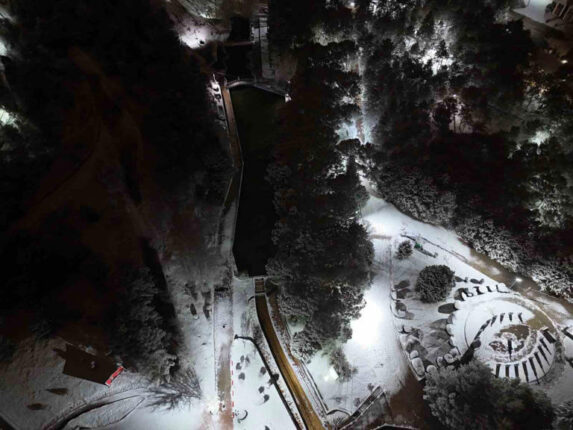 Hamburg’da 2026’nın İlk Karı Yağdı: Kent Beyaza Büründü, Trafikte Aksaklıklar Yaşandı