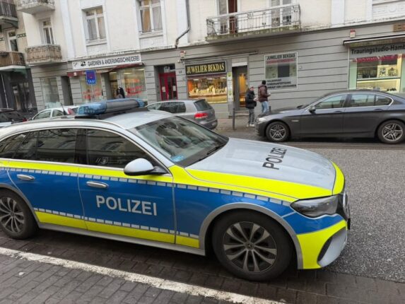 WILHELMSBURG’DA GÜNDÜZ VAKTİ KUYUMCU SOYGUNU