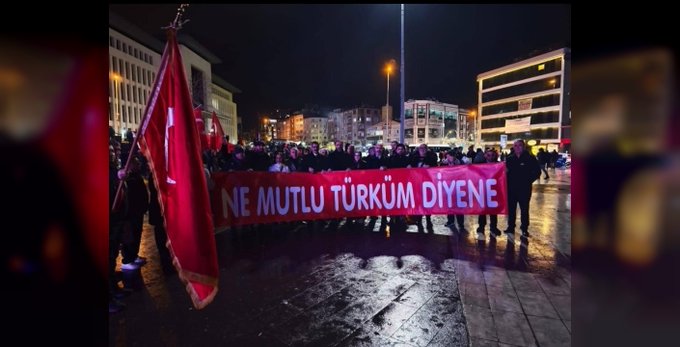 İYİ Parti İstanbul’dan “Bayrağa Saygı” Yürüyüşü: Birlik ve Cumhuriyet Mesajları Öne Çıktı