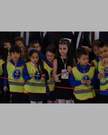 ”Alin Naz’ın Renkli Dünyası” Sergisi